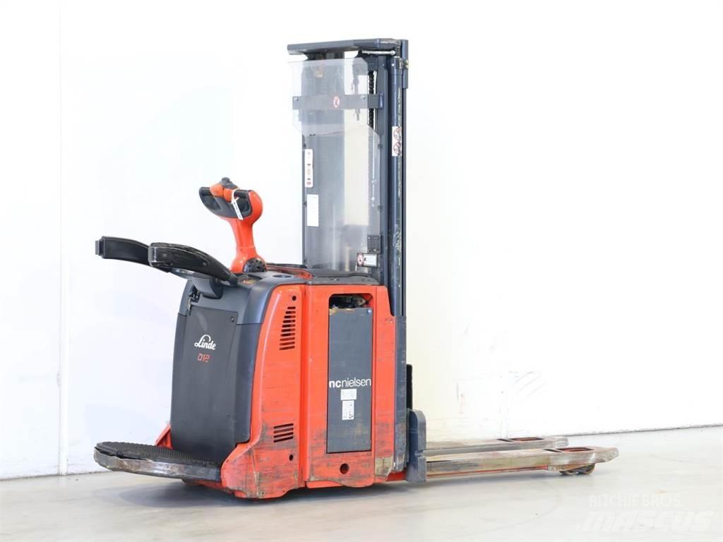 Linde D12AP/133 معدات التكديس الجوالة