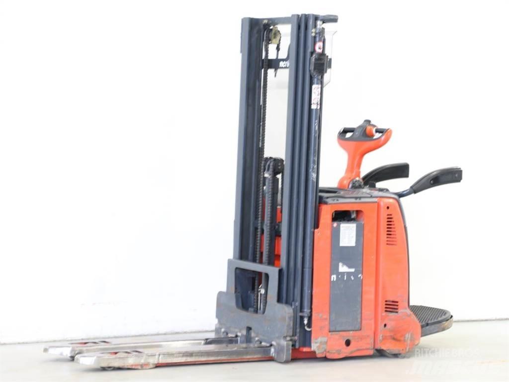 Linde D12AP/133 معدات التكديس الجوالة