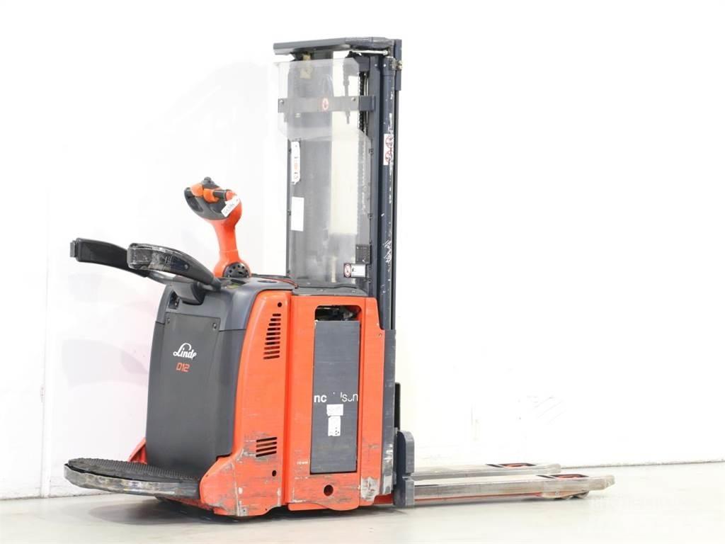 Linde D12AP/133 معدات التكديس الجوالة