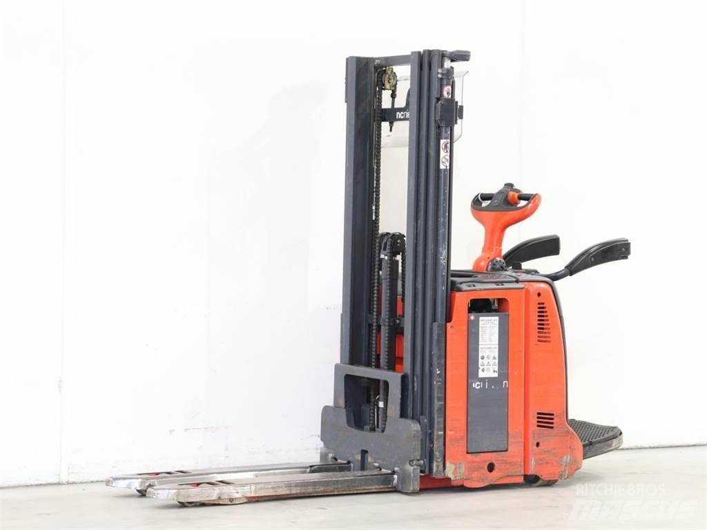 Linde D12AP/133 معدات التكديس الجوالة