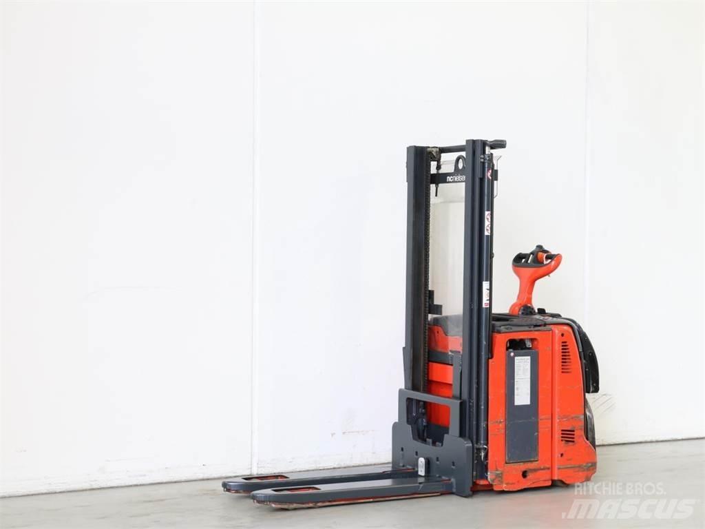 Linde D12AP/133 معدات التكديس الجوالة