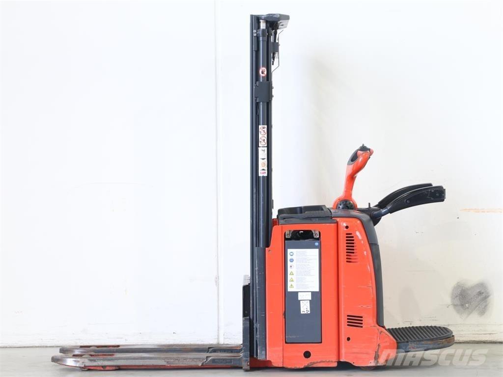 Linde D12AP/133-00 معدات التكديس الجوالة