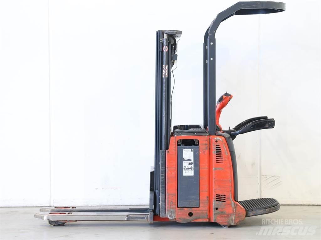 Linde D12AP/133-00 معدات التكديس الجوالة
