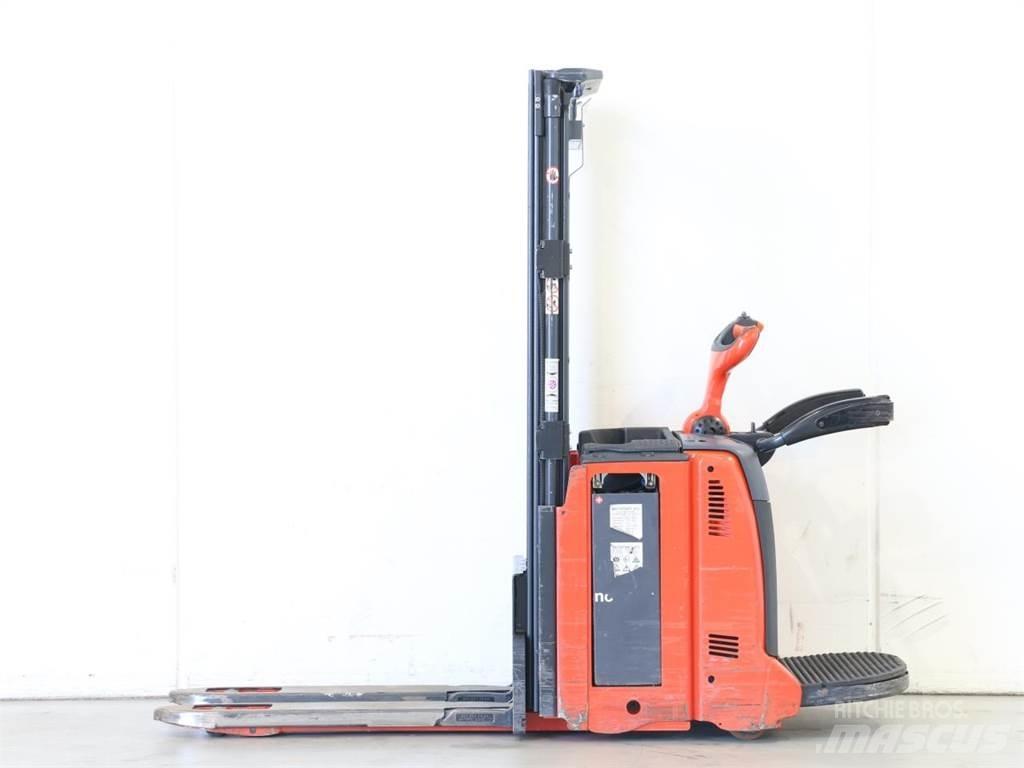 Linde D12AP/133-01 معدات التكديس الجوالة