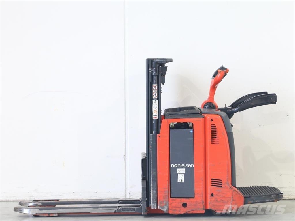 Linde D12HPAP/133-00 معدات التكديس الجوالة