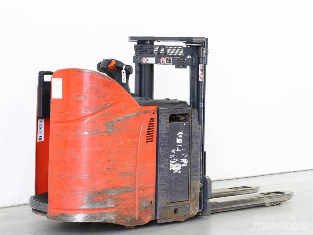 Linde D12HPSP/133 معدات التكديس الجوالة