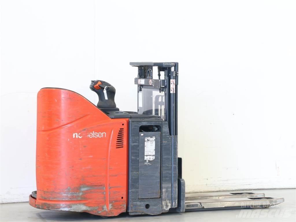 Linde D12HPSP/133 معدات التكديس الجوالة