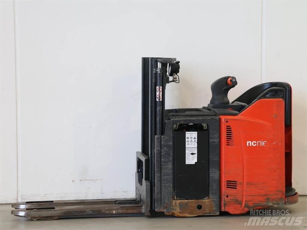 Linde D12HPSP/133-00 معدات التكديس الجوالة
