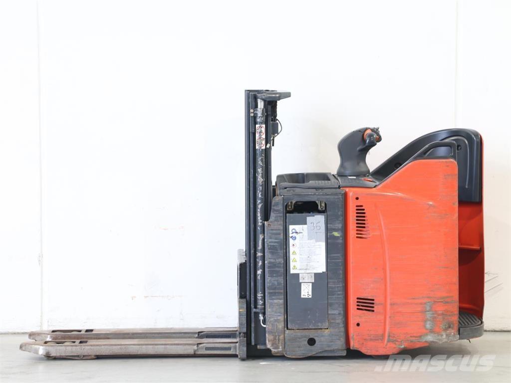 Linde D12SP/133 معدات التكديس الجوالة