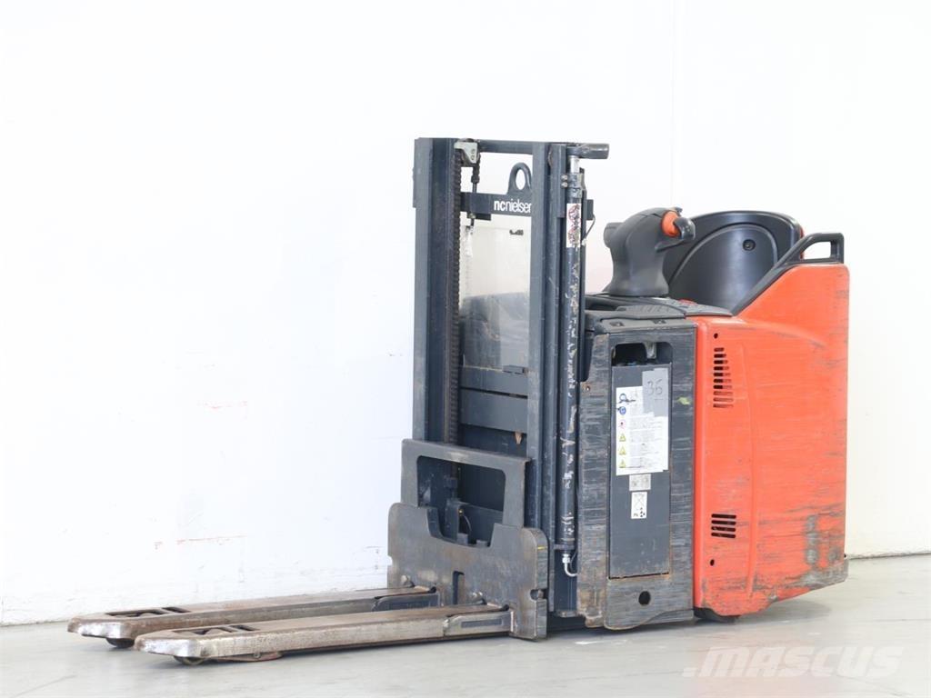 Linde D12SP/133 معدات التكديس الجوالة