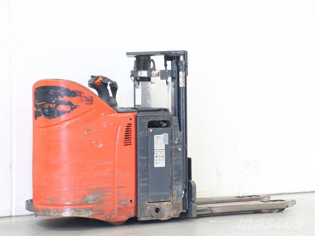 Linde D12SP/133 معدات التكديس الجوالة