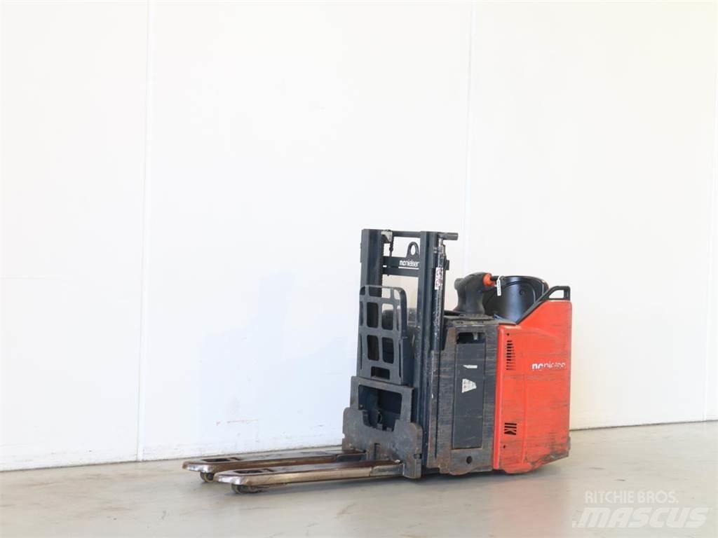 Linde D12SP/133 معدات التكديس الجوالة
