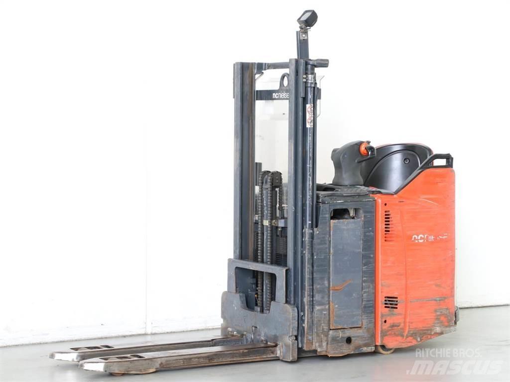 Linde D12SP/133 معدات التكديس الجوالة