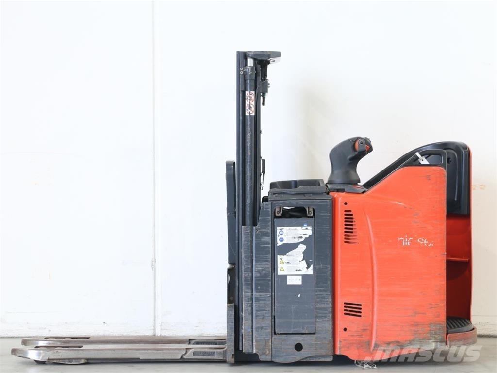 Linde D12SP/133-01 معدات التكديس الجوالة