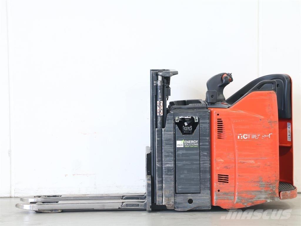 Linde D12SP/133-01 معدات التكديس الجوالة
