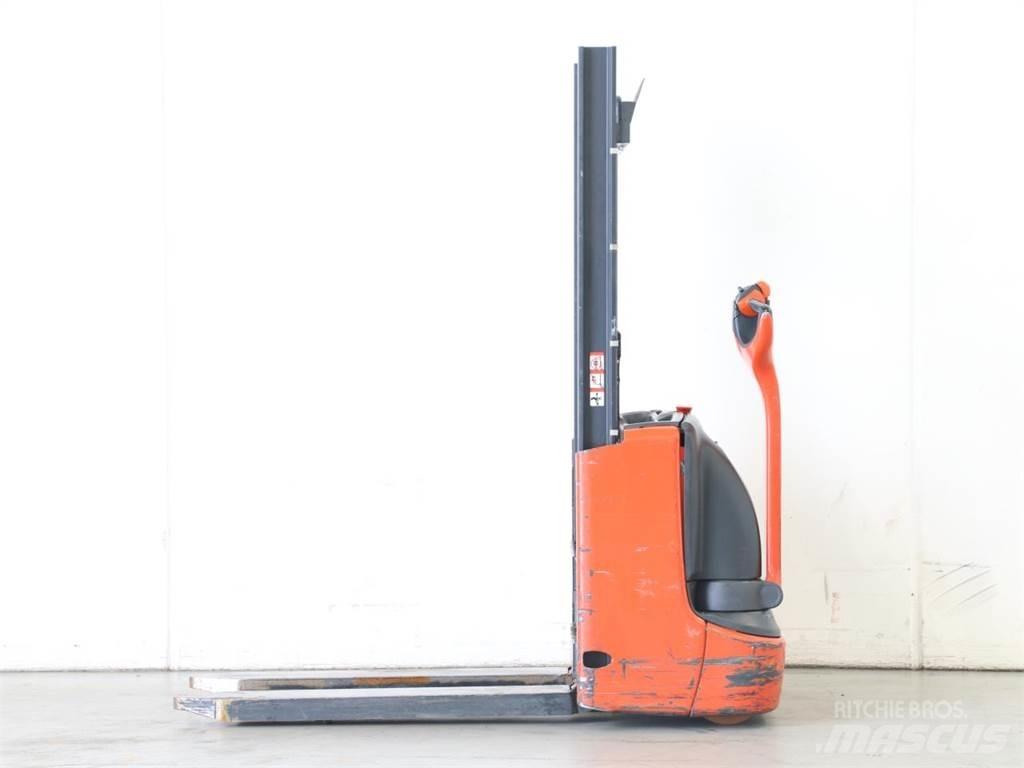 Linde L10/1172-01 معدات التكديس الجوالة