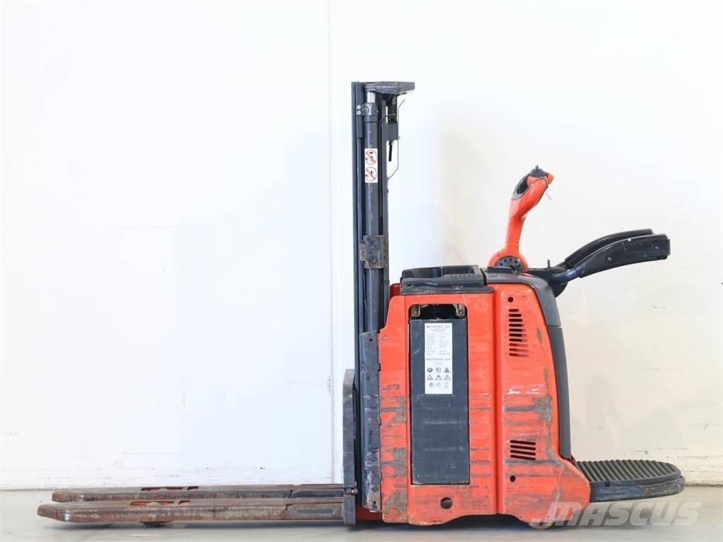 Linde L12AP/133 معدات التكديس الجوالة