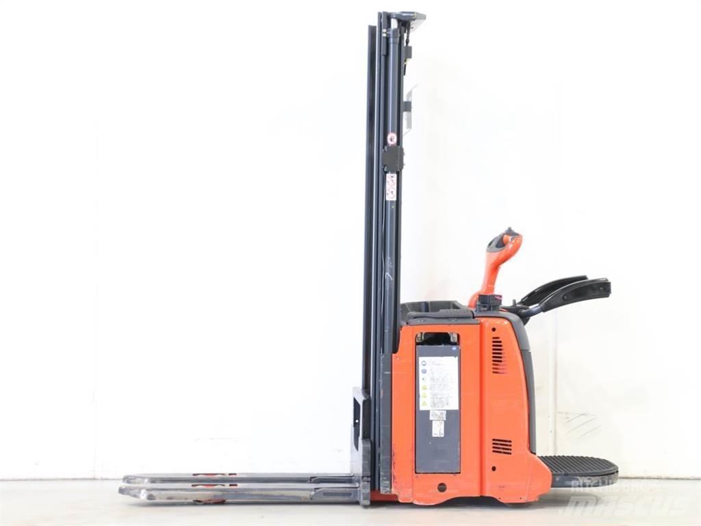 Linde L12AP/133-00 معدات التكديس الجوالة