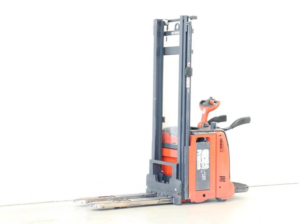 Linde L12AP/133-00 معدات التكديس الجوالة