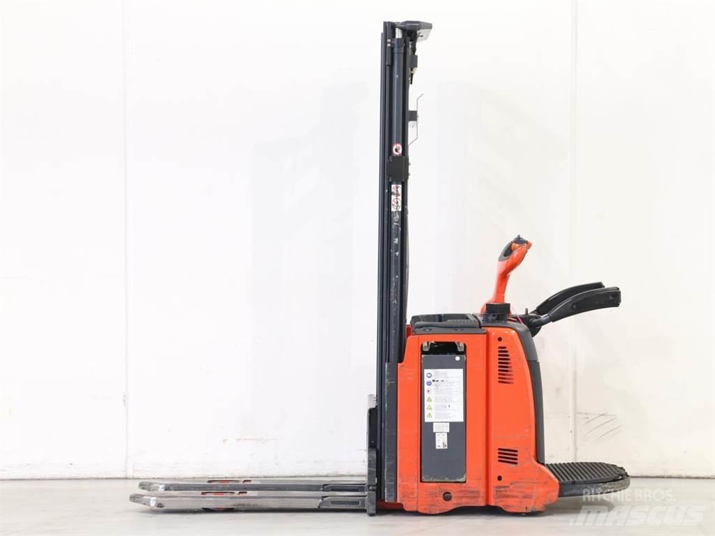 Linde L12AP/133-00 معدات التكديس الجوالة