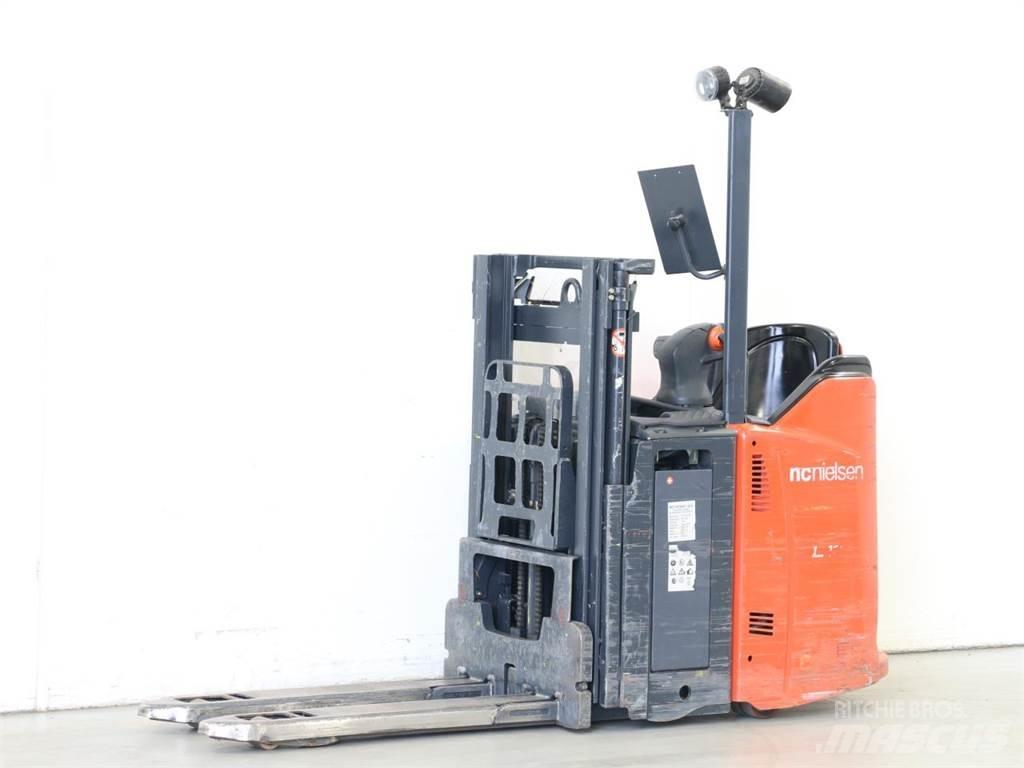 Linde L12LSP/133 معدات التكديس الجوالة