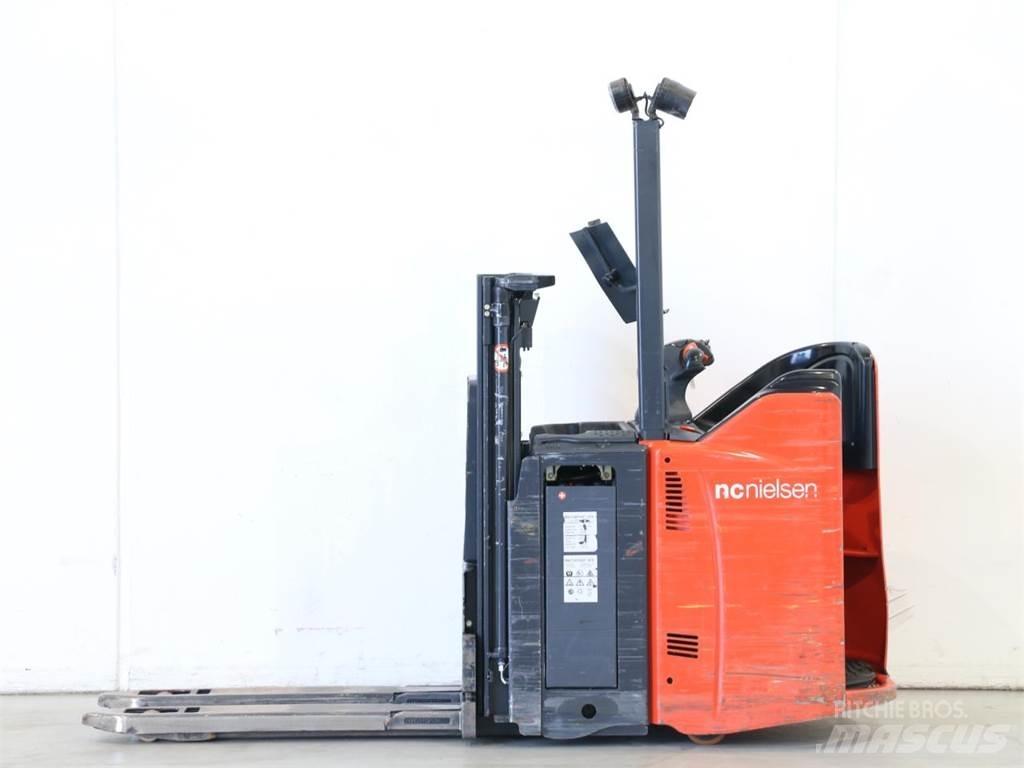 Linde L12LSP/133 معدات التكديس الجوالة