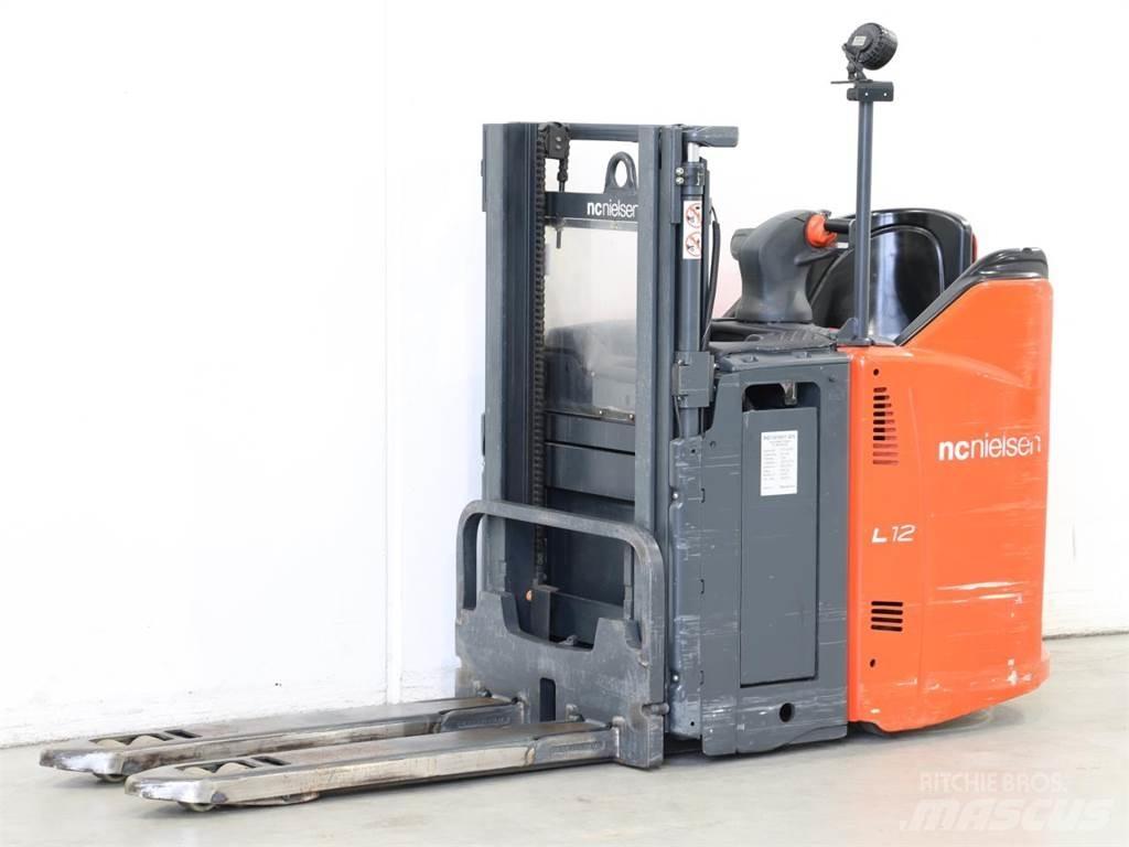 Linde L12LSP/133 معدات التكديس الجوالة