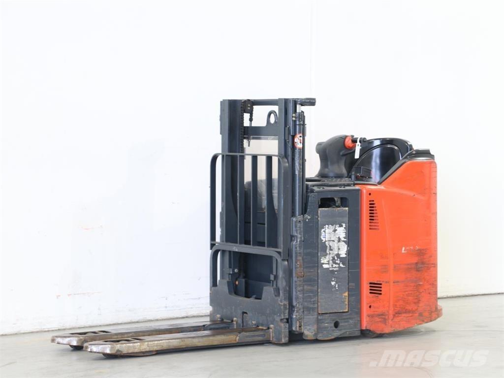 Linde L12LSP/133 معدات التكديس الجوالة