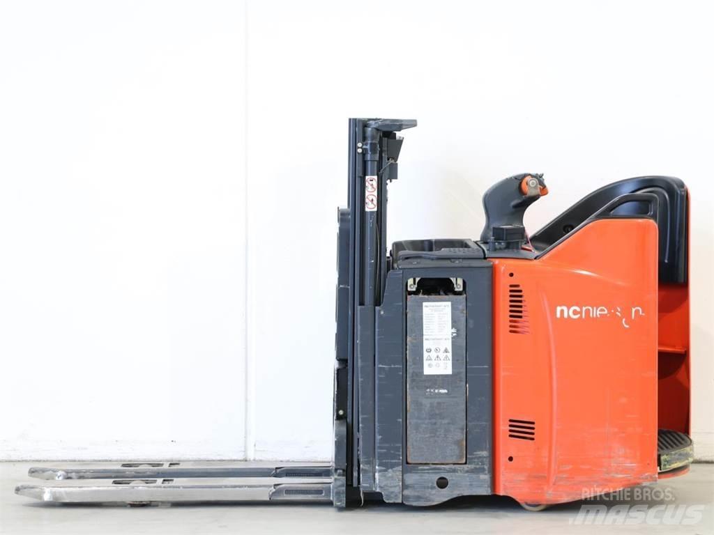 Linde L12SP/133-00 معدات التكديس الجوالة