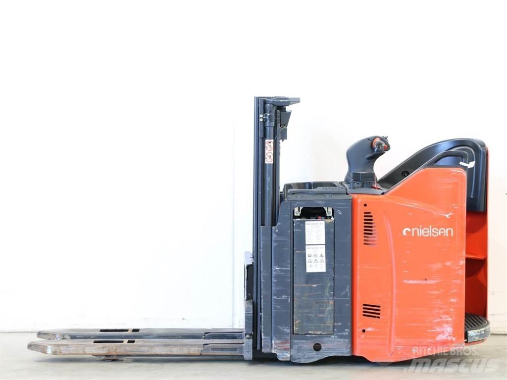 Linde L12SP/133-00 معدات التكديس الجوالة