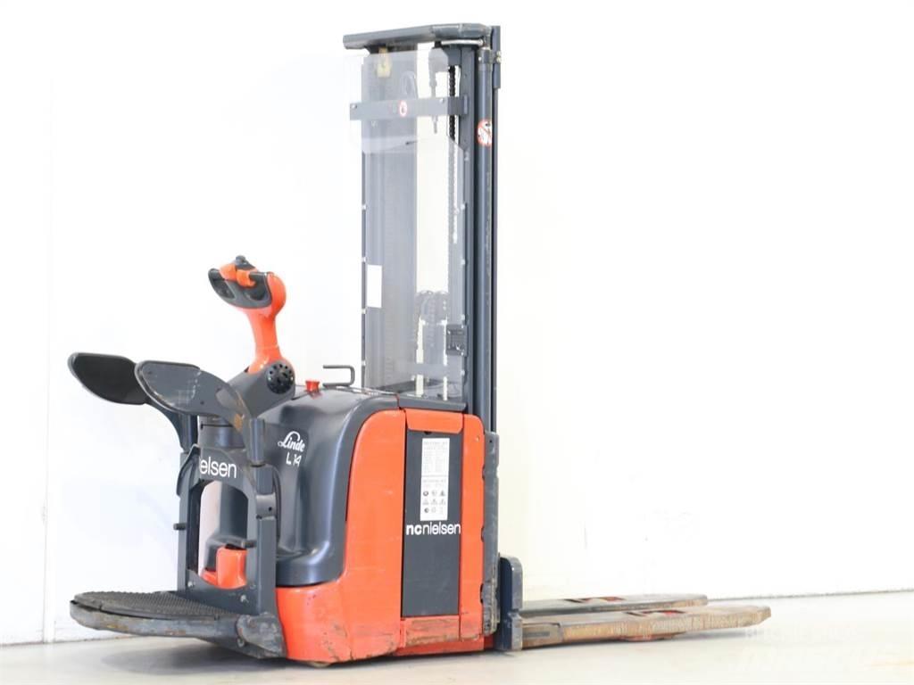 Linde L14API/372 معدات التكديس الجوالة