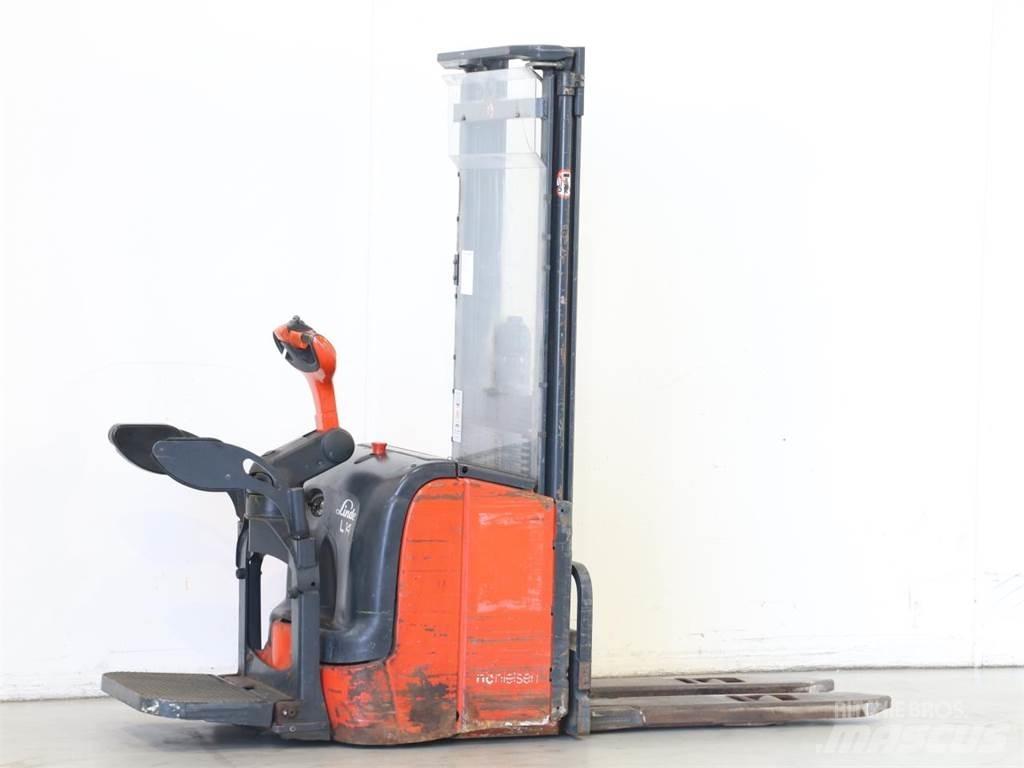 Linde L14API/372 معدات التكديس الجوالة