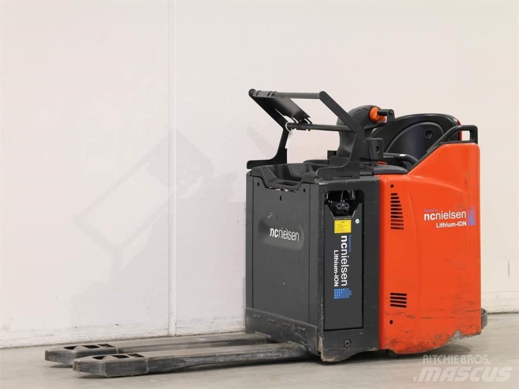 Linde T20SP/131 معدات التكديس الجوالة