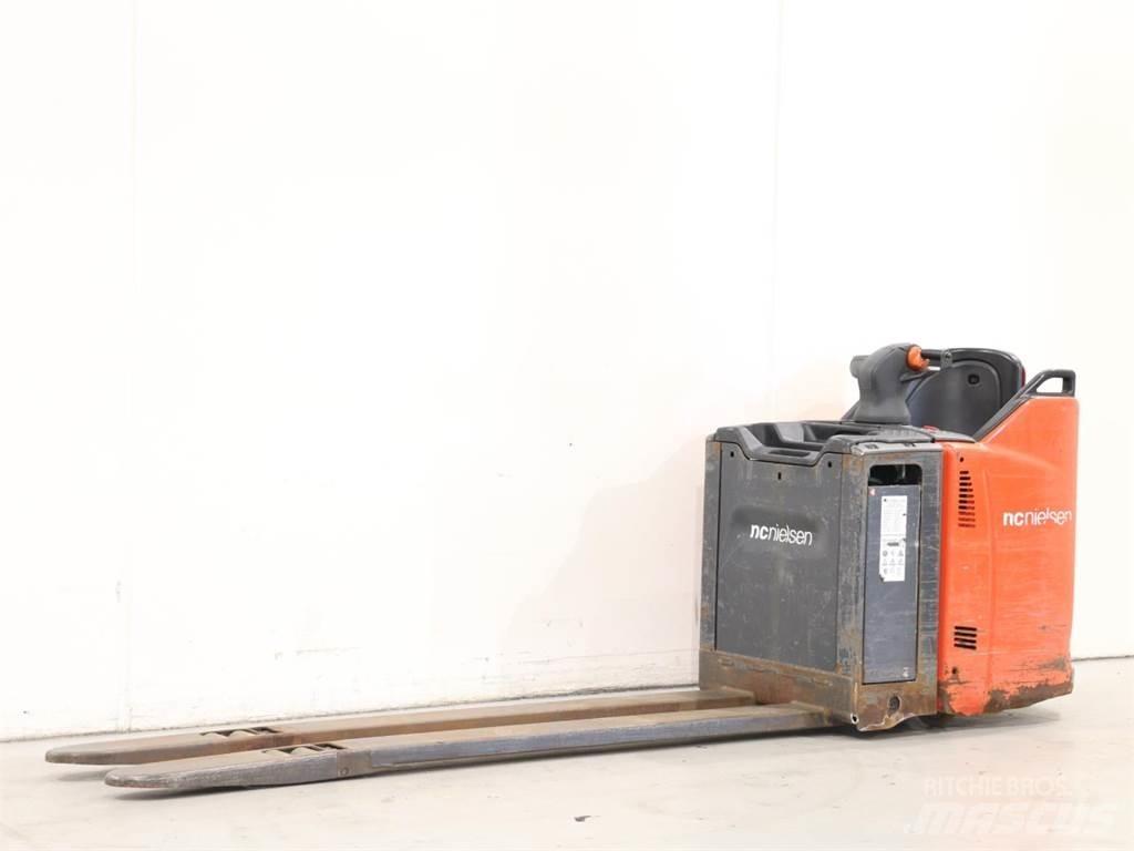 Linde T20SP/131 معدات التكديس الجوالة
