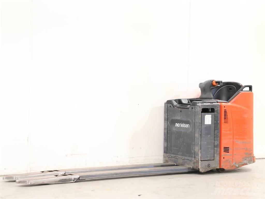 Linde T20SP/131 معدات التكديس الجوالة