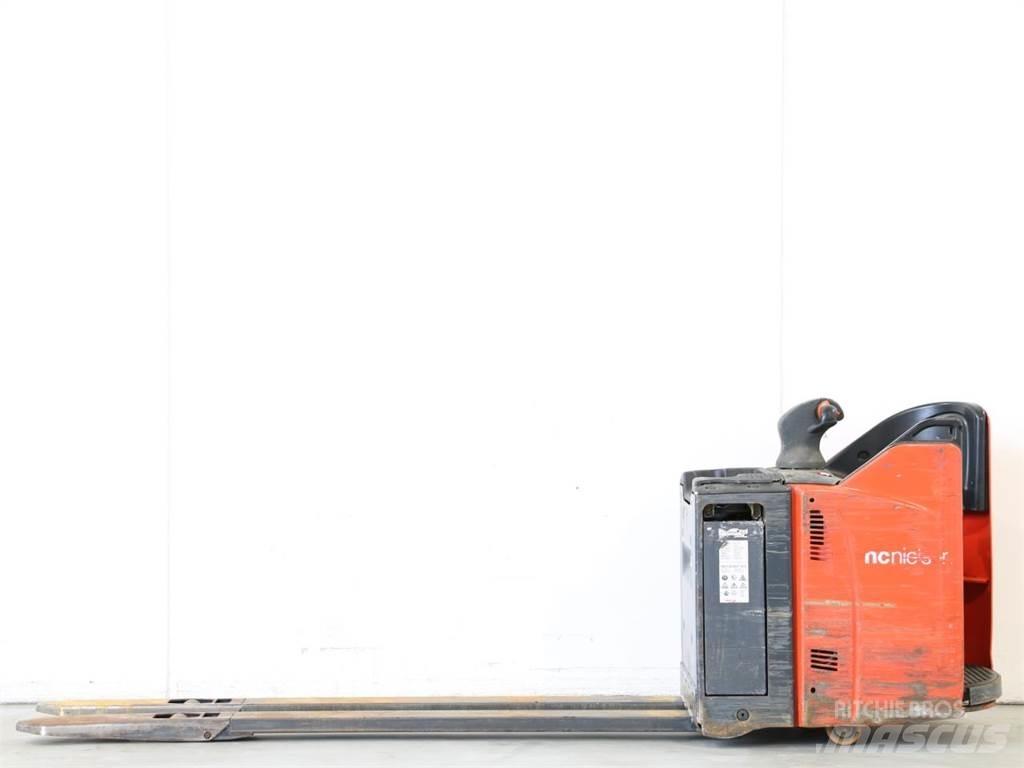 Linde T25SP/131-07 معدات التكديس الجوالة