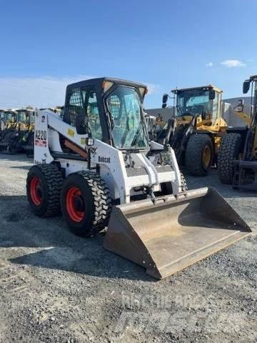 Bobcat A220 لوادر انزلاقية التوجيه
