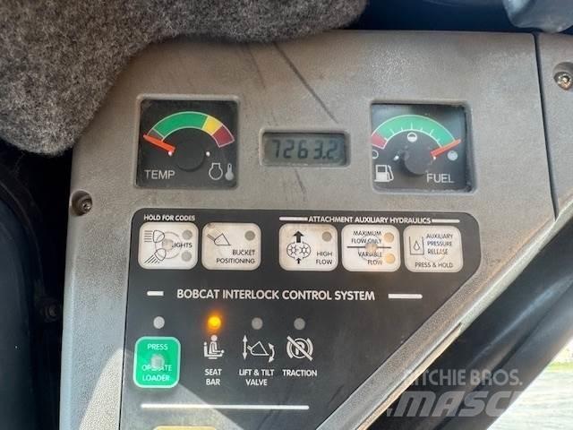 Bobcat A220 لوادر انزلاقية التوجيه