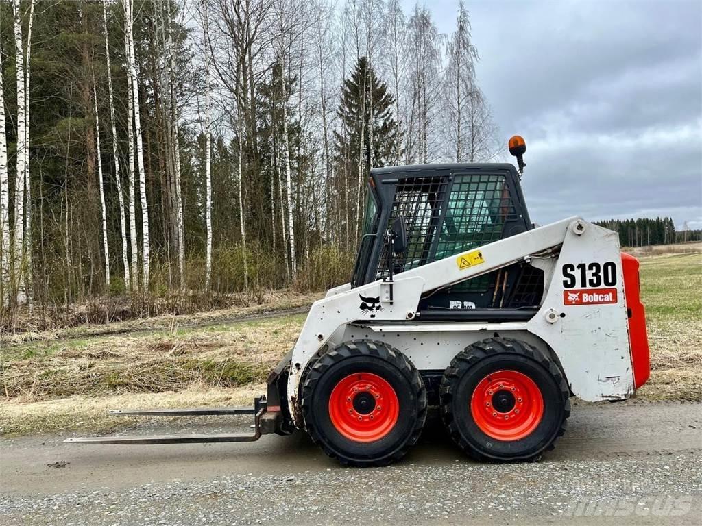Bobcat S130 لوادر انزلاقية التوجيه