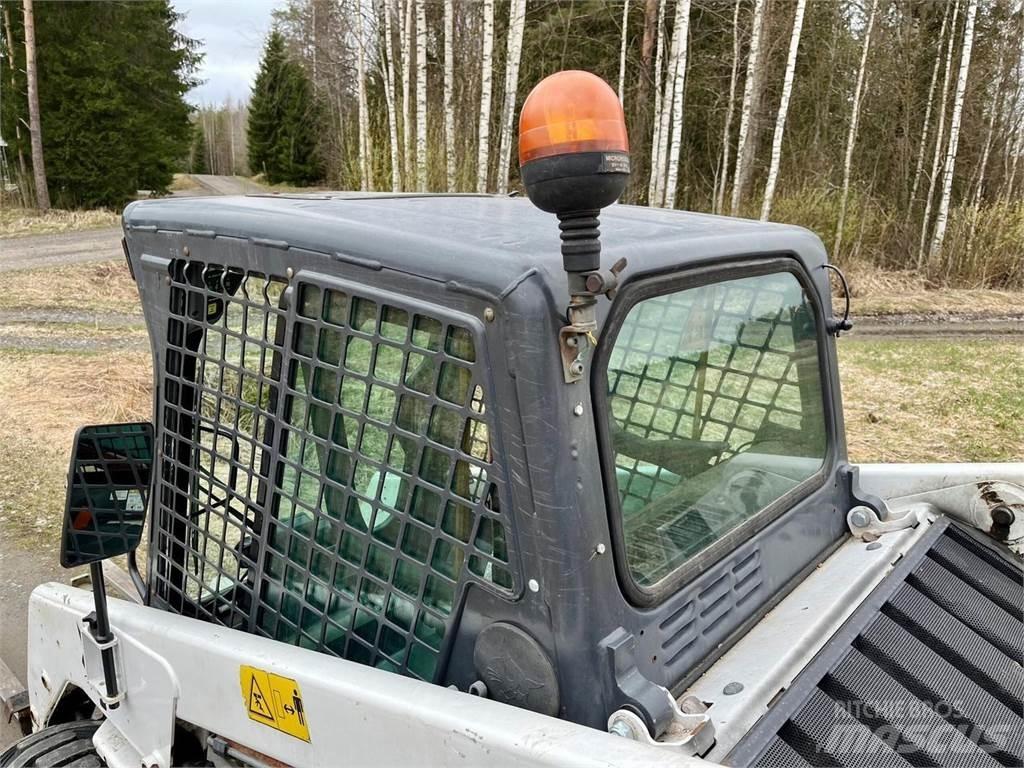 Bobcat S130 لوادر انزلاقية التوجيه