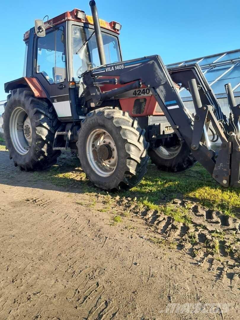 Case IH 4240 الجرارات