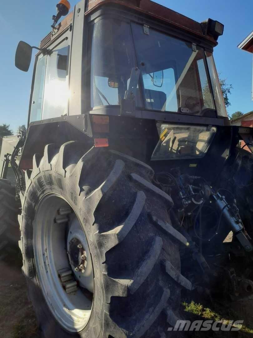 Case IH 4240 الجرارات