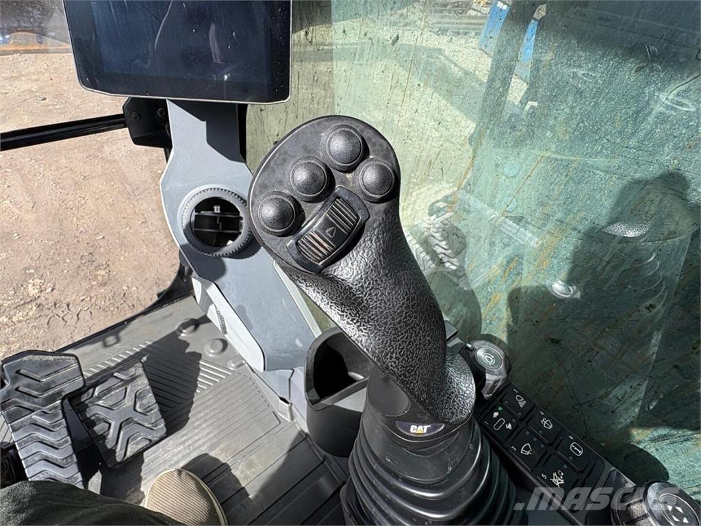 CAT 325 حفارات زحافة