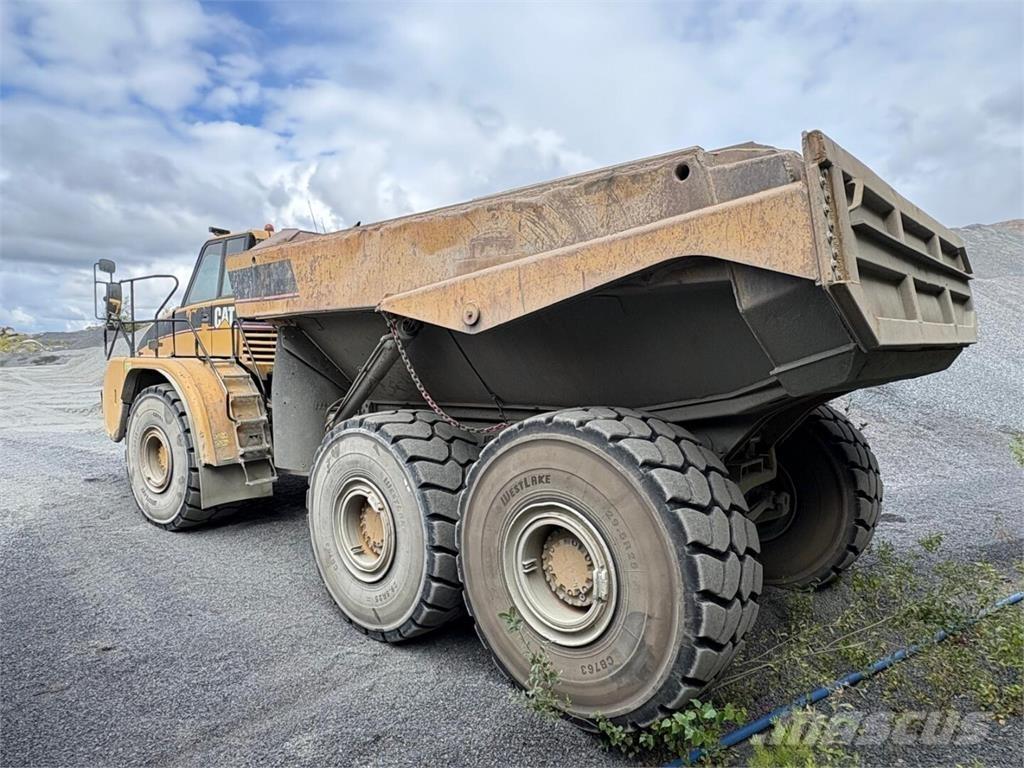 CAT 740 ساحبات مفصلية