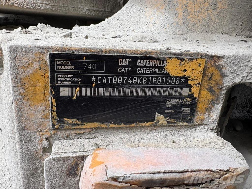 CAT 740 ساحبات مفصلية