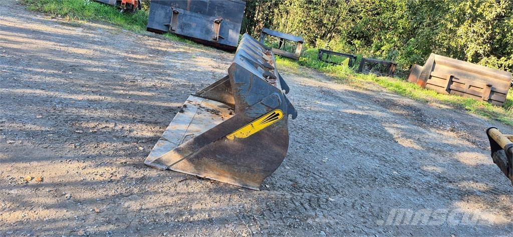 CAT 906M لوادر بعجل