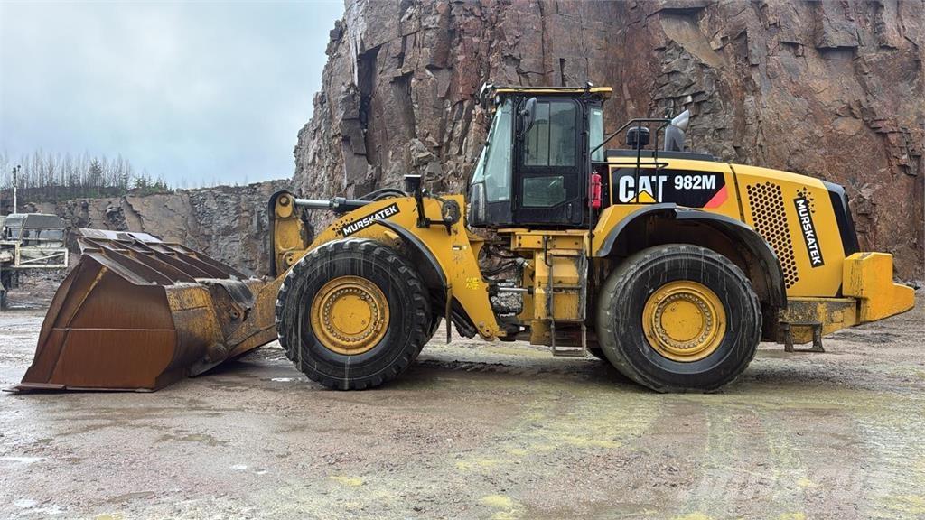 CAT 982 M لوادر بعجل