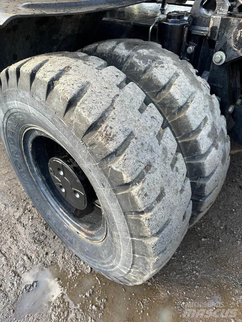 CAT M 316 D حفارات بعجل