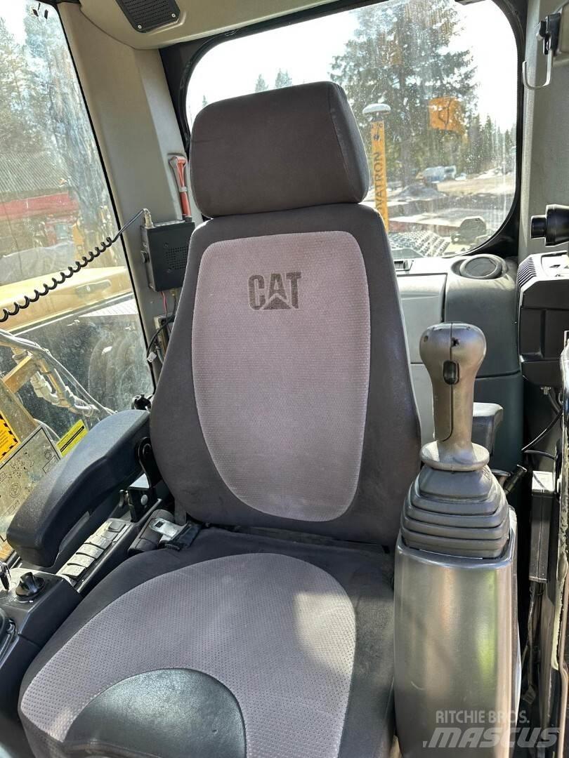 CAT M 316 D حفارات بعجل