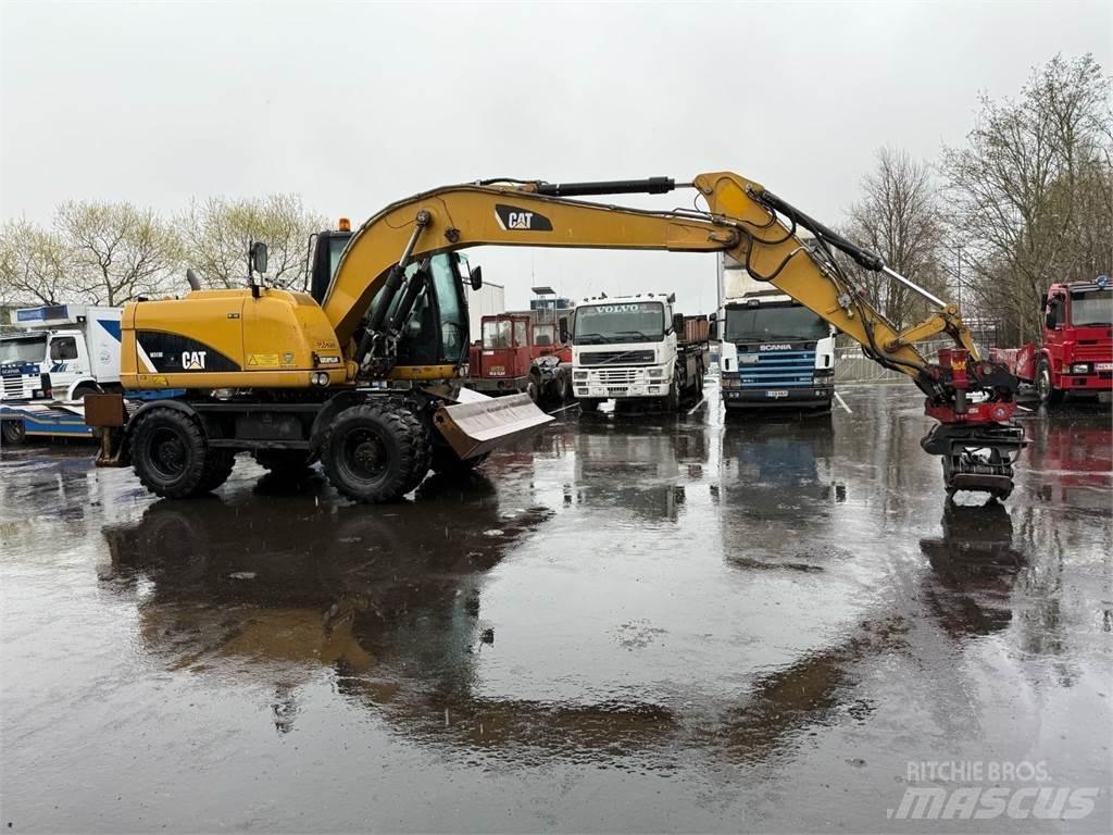 CAT M313 D حفارات بعجل